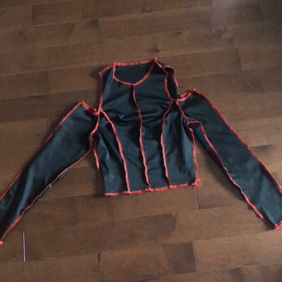 Cute Black and Red Open shoulder top - Picture 1 of 1